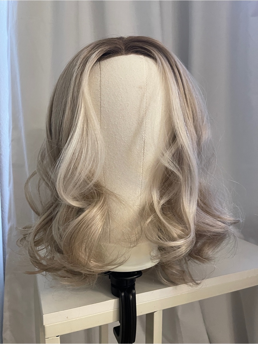 Blonde Layered Wavy Wig Soft Root Shadow Natural Tones- Free Part 18” #W